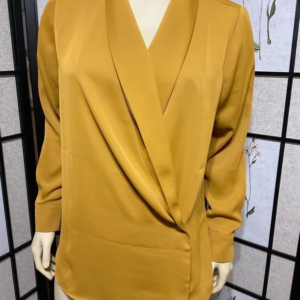 G by Giuliana Double Breasted Gold Blouse with Self Belt - Picture 5 of 7